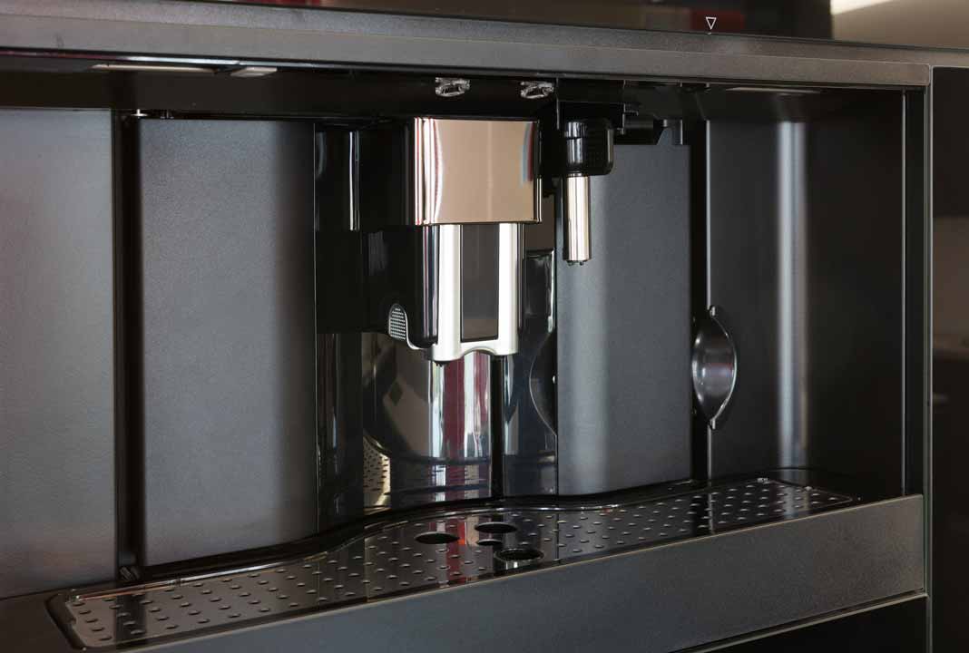 Verscheidenheid Benadrukken Vertolking Inbouw koffiemachine: De voor en nadelen van zo'n apparaat